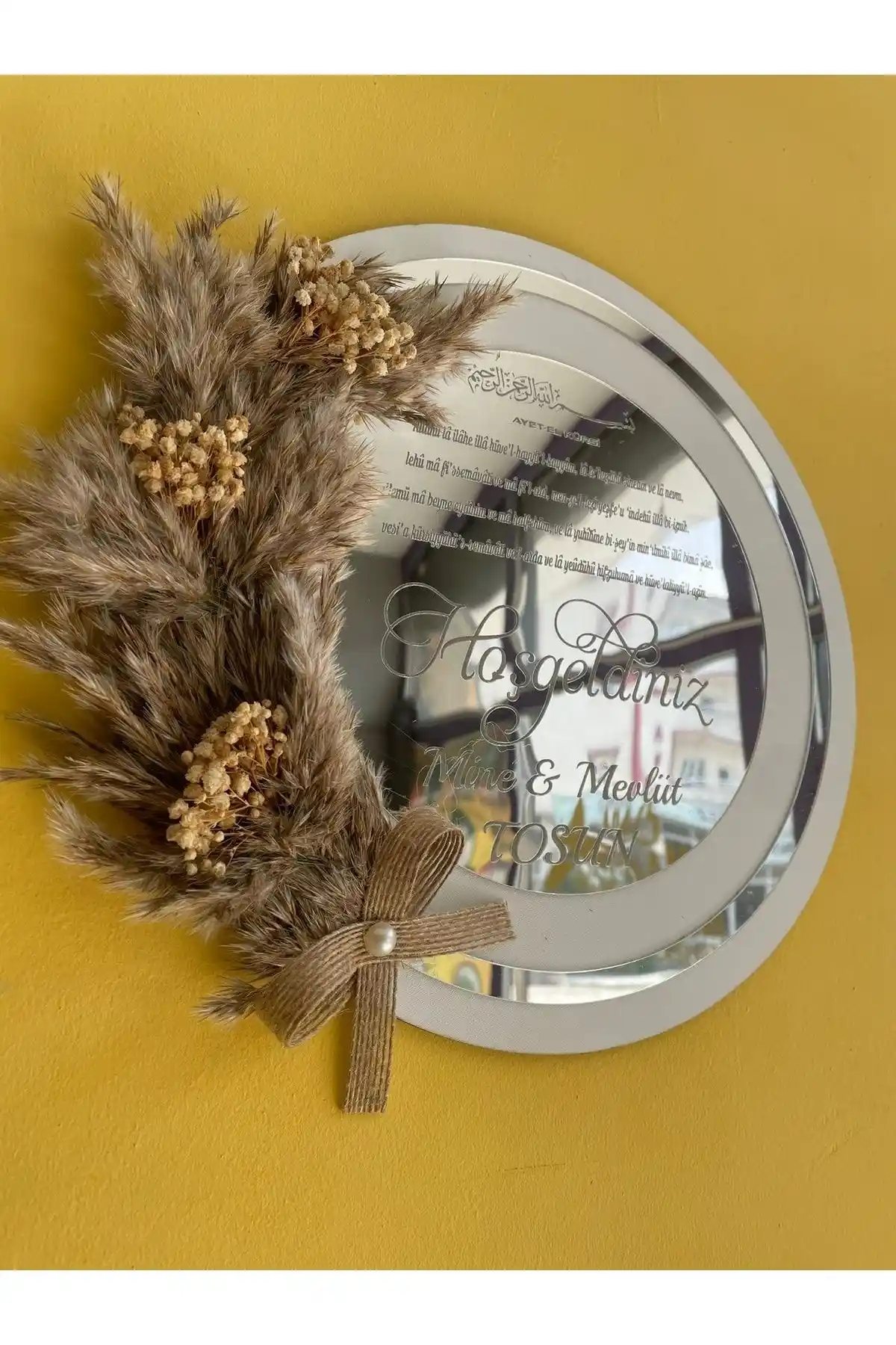 Kişiye Özel Beyaz Ahşap Kapı Süsü ve Dekoratif Çiçekli Süsleme