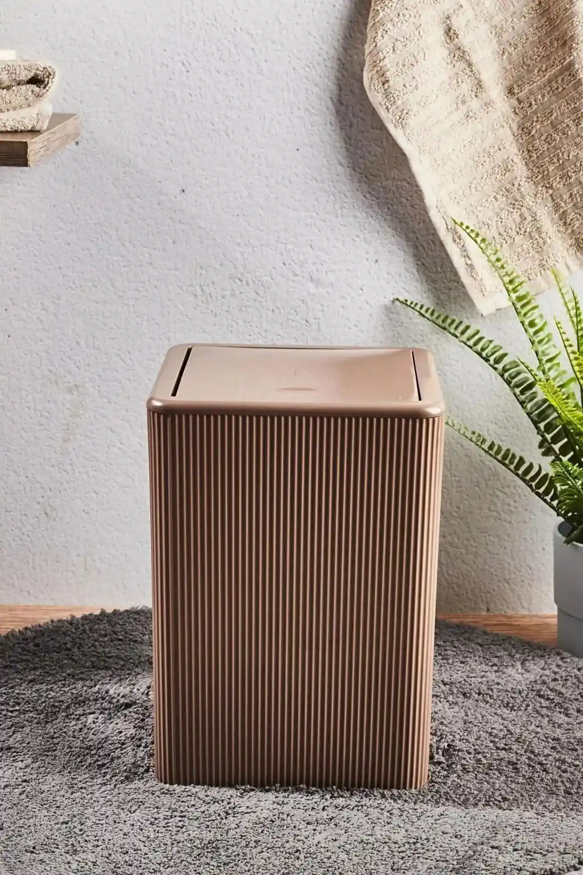 Kitchen Line Kare Çöp Kovası: Modern ve Dayanıklı Tasarımıyla Mutfak ve Banyo İçin Uygun