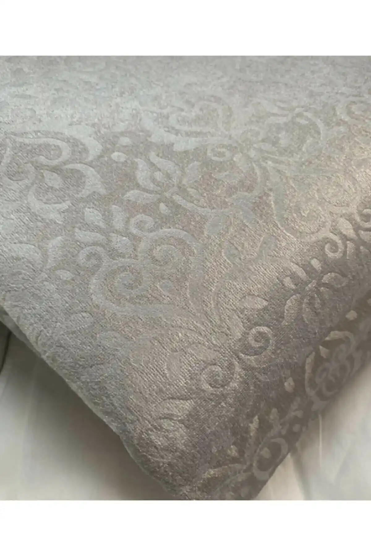 Koltuk Örtüsü Karşılaştırması: Kaymaz Süngerli ve Kadife Modelleri Analizi