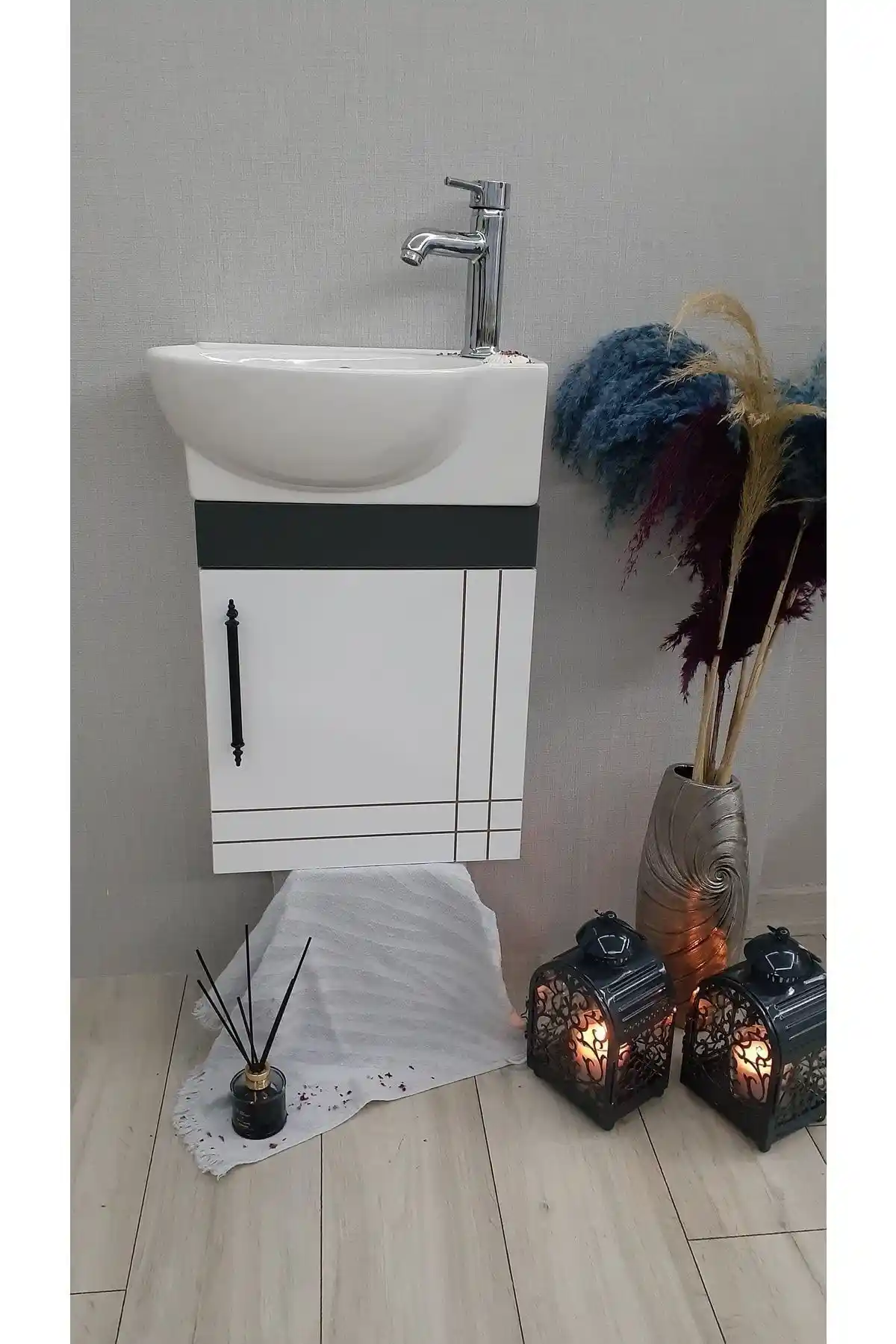 Küçük Alanlar İçin Şık ve Fonksiyonel TURKUAZ Mini Köşe Lavabo Çözümü