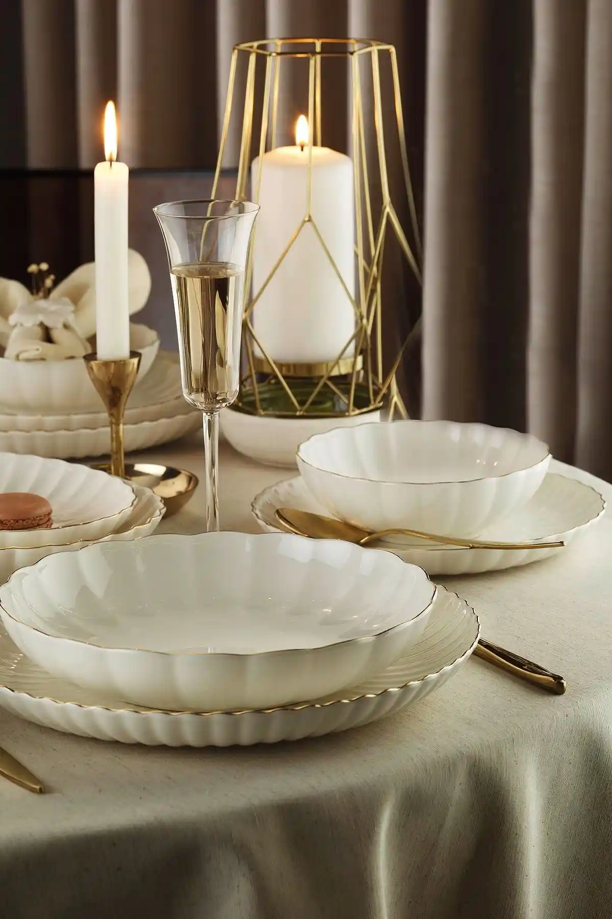 Kütahya Porselen Bone Luz Serisi 24 Parça Klasik ve Modern Şıklıkta Yemek Takımı