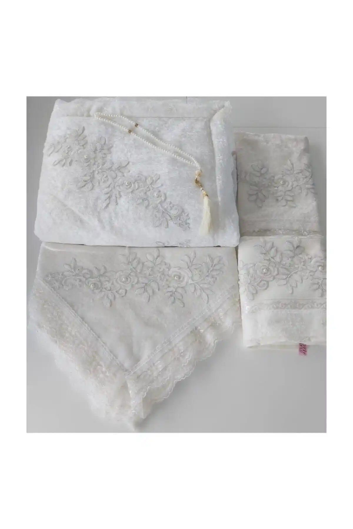 Lamazi Home ve Lamazihome Kadife Seccade Takımları Karşılaştırması ve Özellikleri