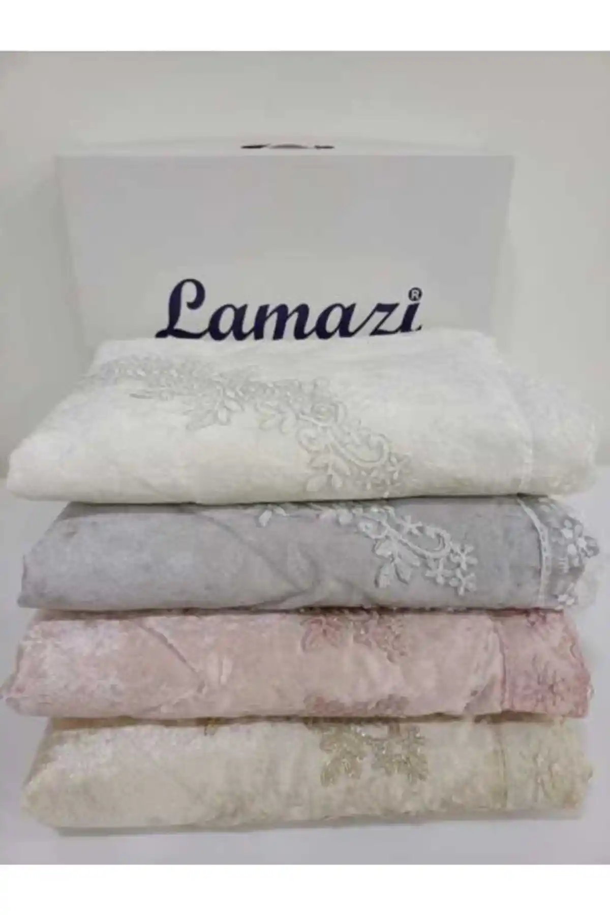 Lamazihome Kadife Seccade: Şık Tasarımı ve Konforuyla Modern İbadet Deneyimi