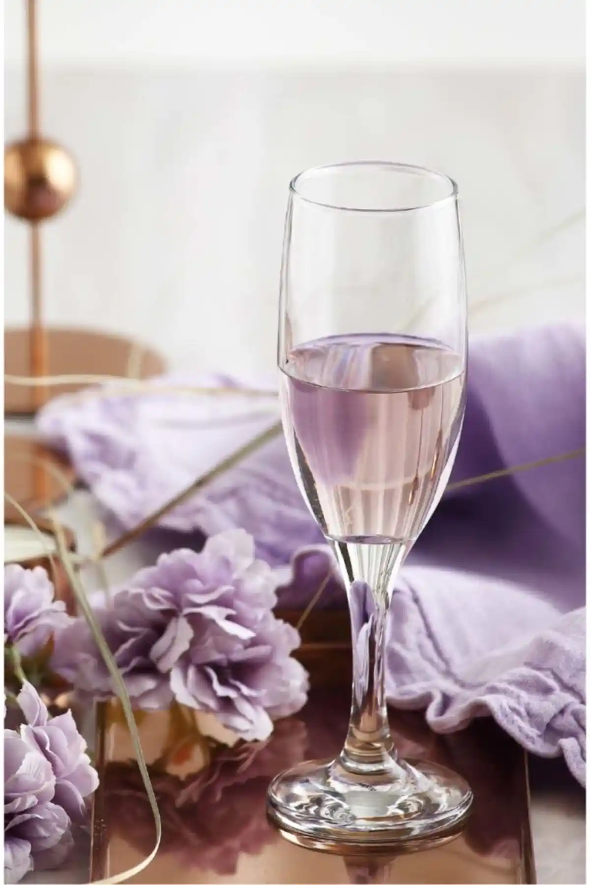 LAV Misket 6'lı Şampanya Kadehi: Şık ve Dayanıklı Cam Tasarımıyla Unutulmaz Sunumlar