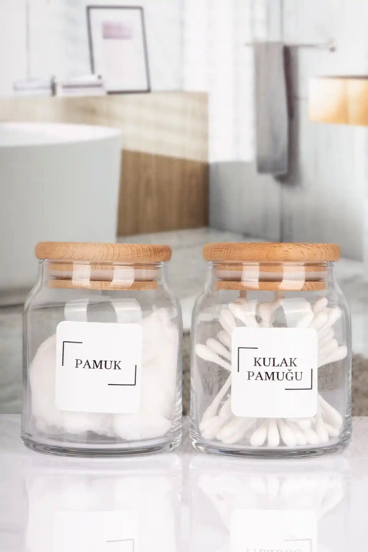 Lizzy Ahşap Vakumlu Bambu Kapaklı Kulak Pamuğu ve Pamuk Kavanozu Seti ile Banyonuzu Şık ve Düzenli Hale Getirin