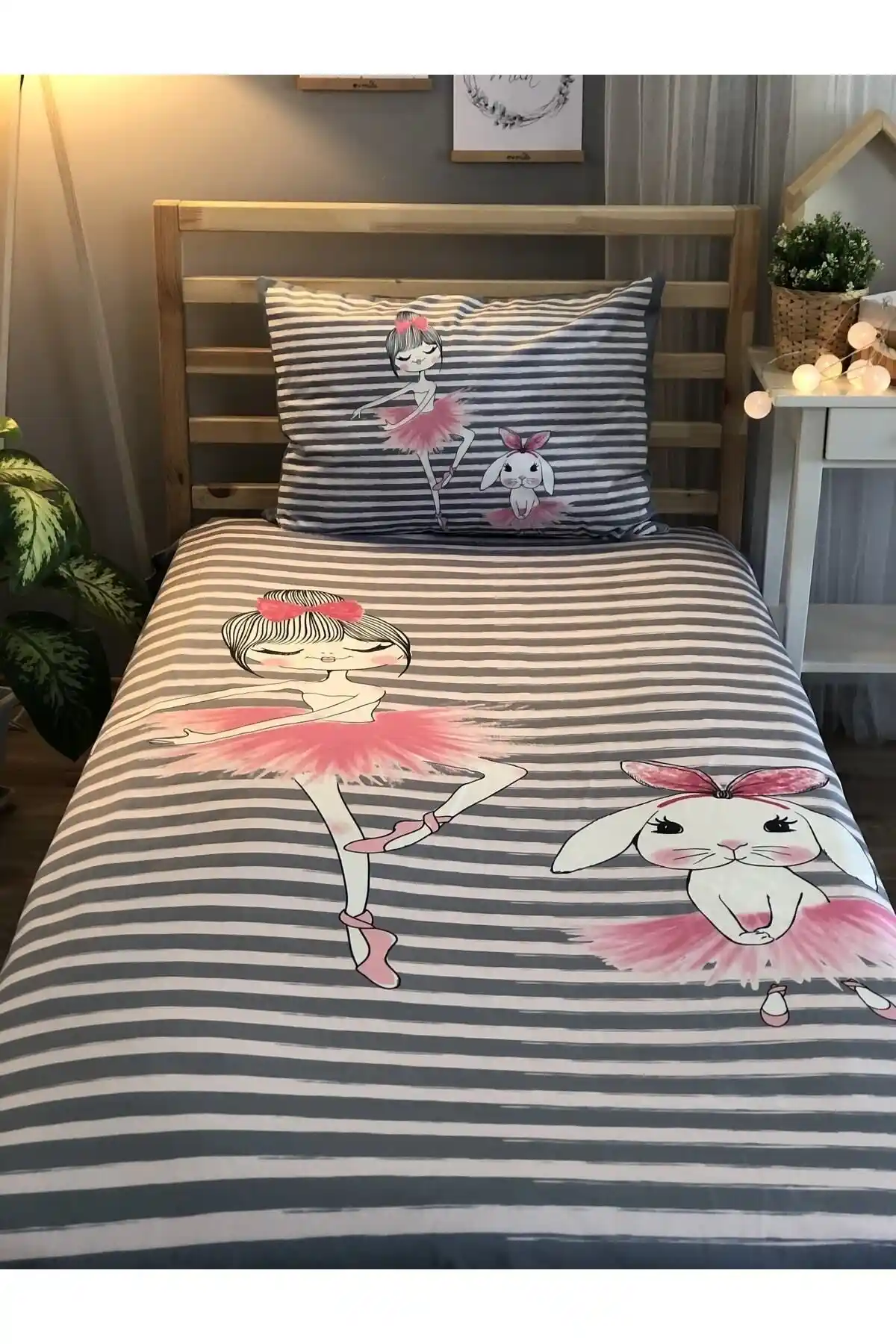 Lolla Balerin Kız ve Tavşan Temalı Kadife Yatak Örtüsü ve Yastık Kılıfı Seti