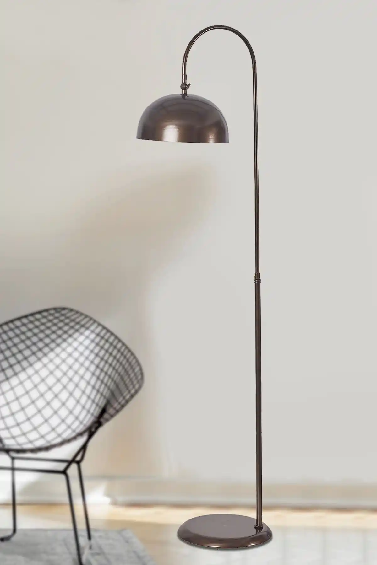 Luzarana Tasarımı Sonart Eskitme Metal Lambader ile Modern ve Şık Aydınlatma Çözümü