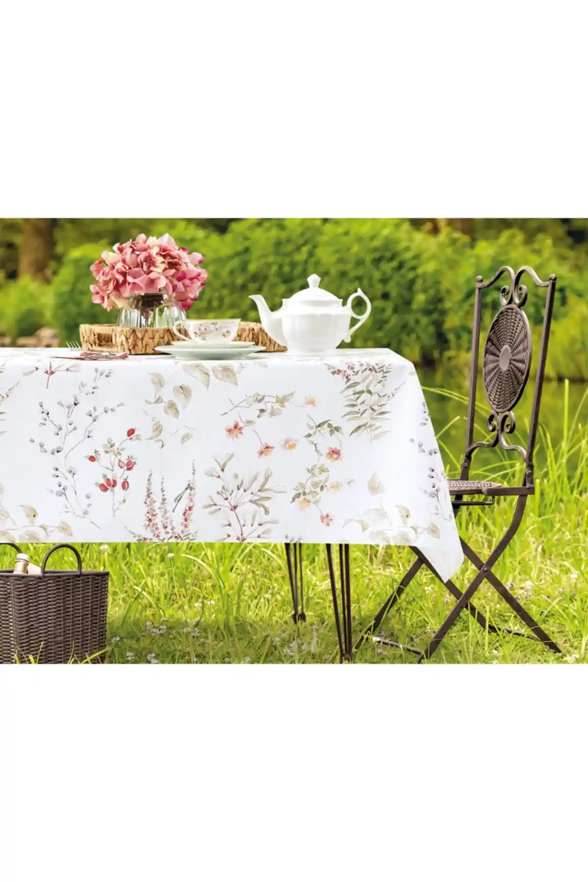 Madame Coco Gemma PVC Masa Örtüsü Yeşil 140x140 cm Fonksiyonellik ve Estetik Birlikteliği