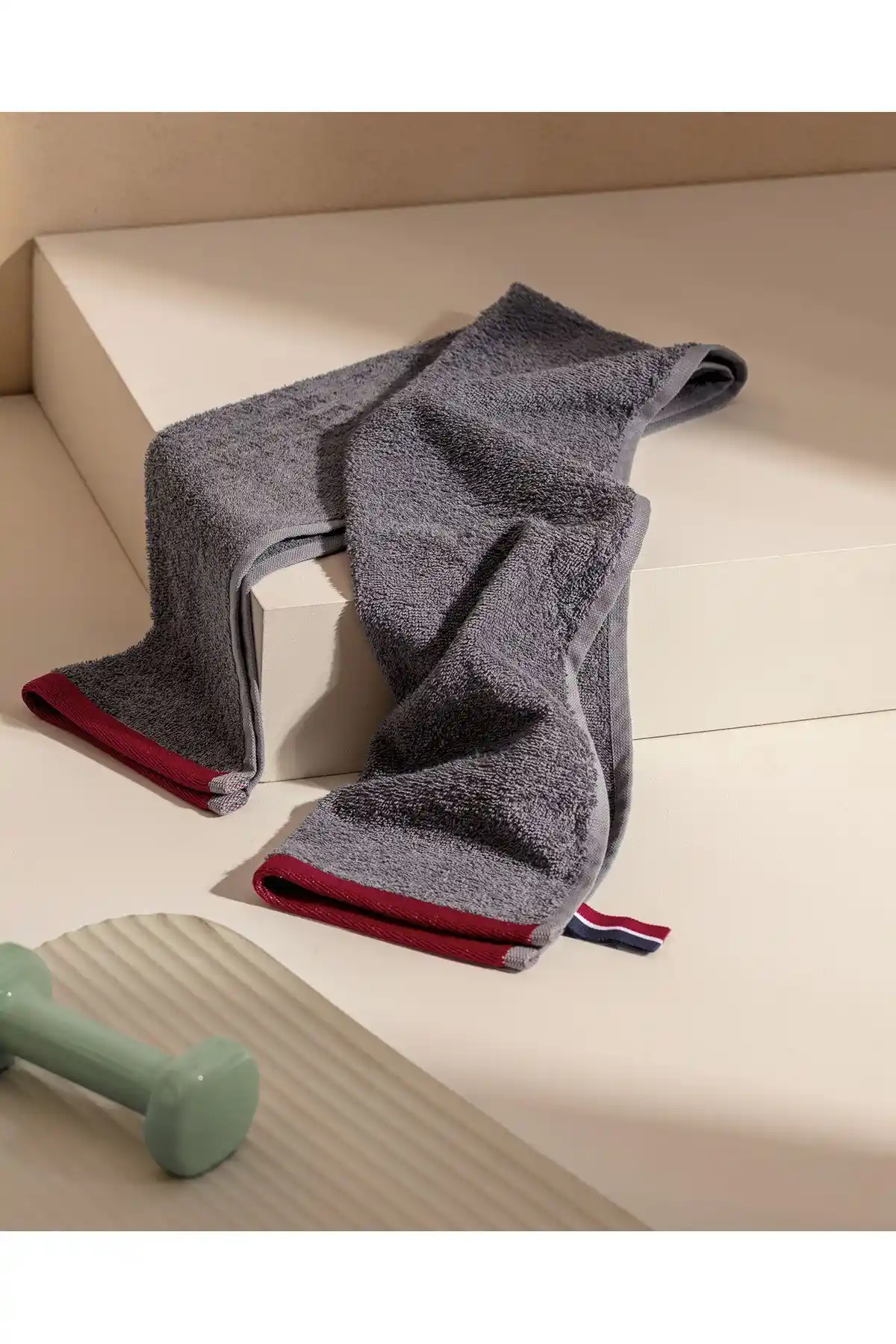 Madame Coco Marie Spor Havlusu: Yüksek Emicilik ve Şık Tasarım ile Konfor Sunar