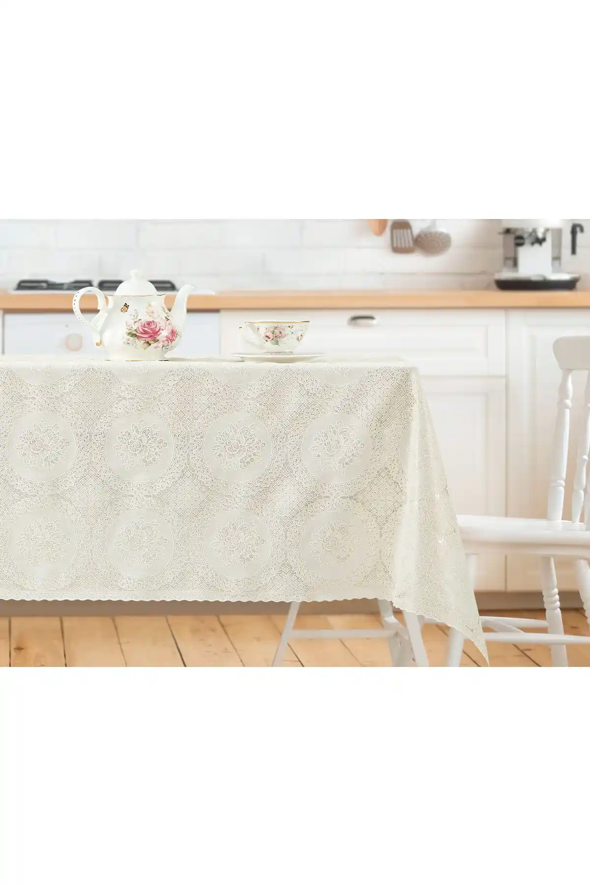 Madame Coco Roni PVC Masa Örtüsü Ekru Şıklık ve Dayanıklılığı Bir Arada Sunar