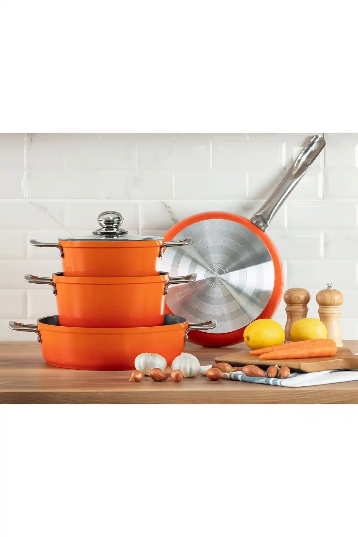 Madame Coco Titanium Professional Tencere Seti: Şık ve Dayanıklı Mutfak Çözümü