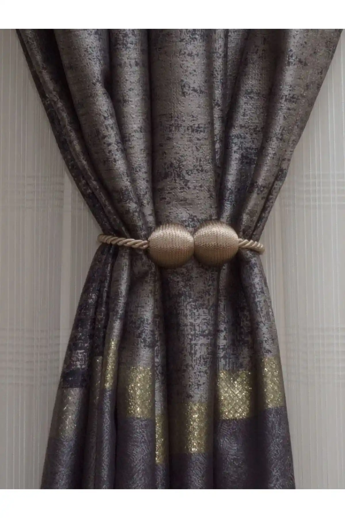 Magnis Mıknatıslı Perde Toplayıcı Aksesuarı: Estetik ve İşlevsellik Bir Arada