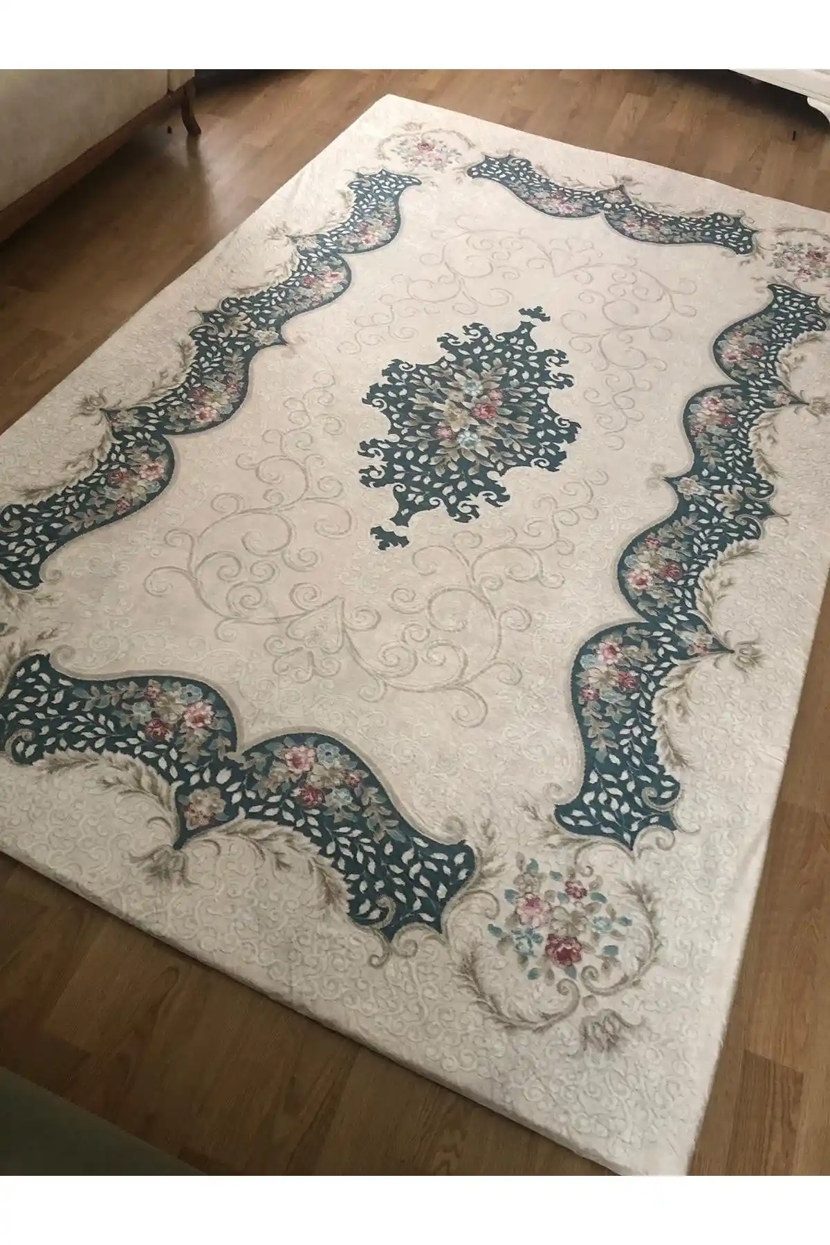 MEKA TEKSTİL Sultan Yeşili Model İpek Kadife Lastikli Halı Örtüsü Özellikleri ve Kullanım Avantajları