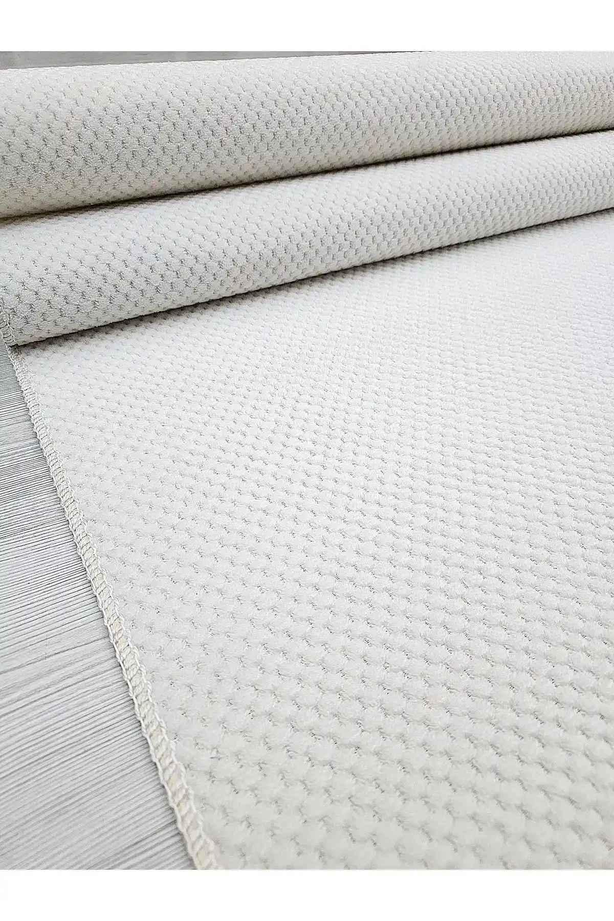 Melian Boncuk Fildişi Rengi Kaymaz Taban Halı Yolluk Özellikleri ve Kullanım Avantajları