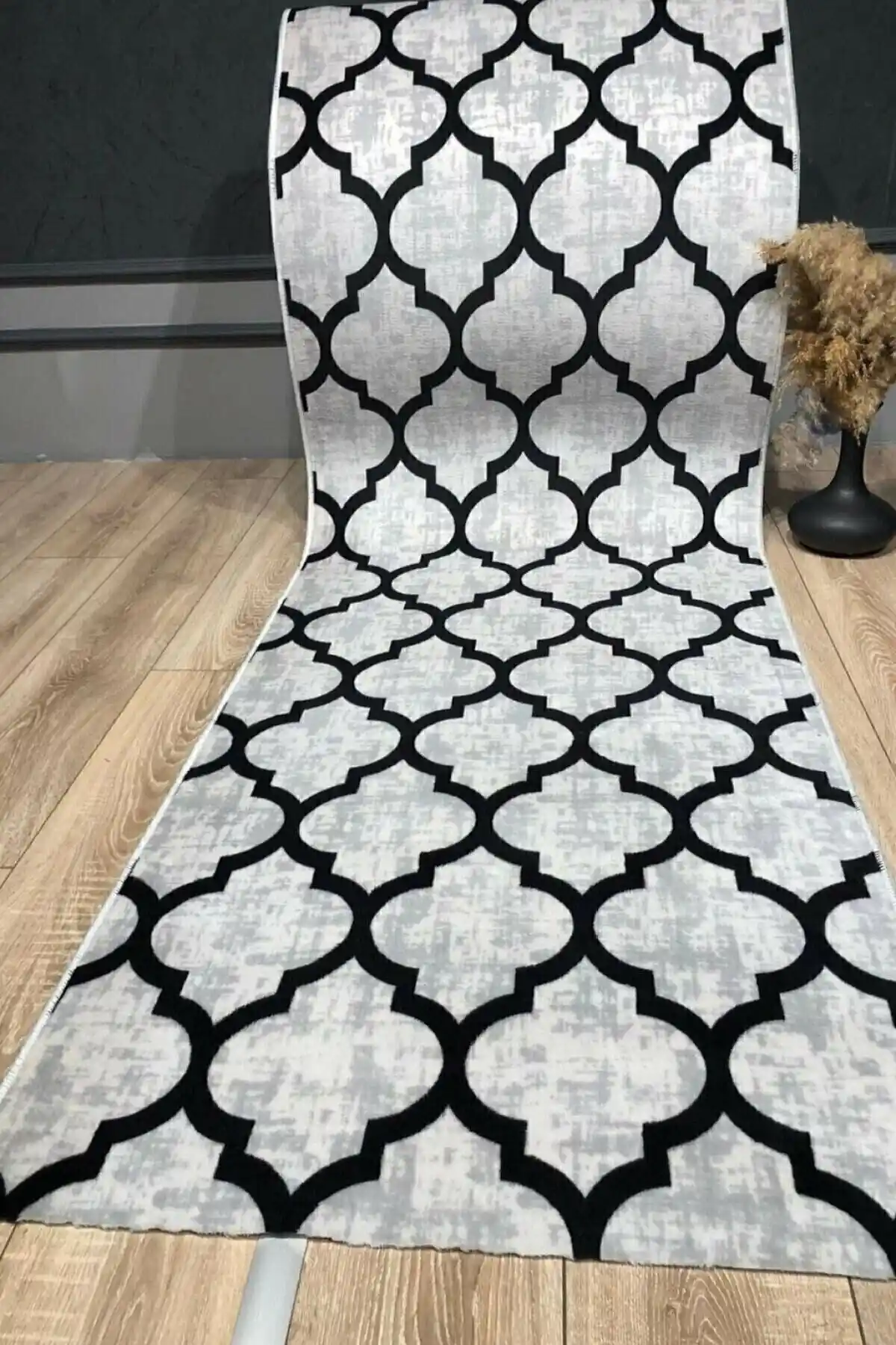 Melian Sarar Kaymaz Taban Oda Koridor Mutfak Halısı: Modern ve Dayanıklı Zemin Kaplama Seçeneği