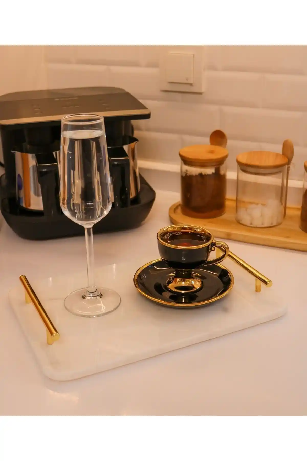 Mermer Tepsi Karşılaştırması: Şık ve Dayanıklı Modellerin Özellikleri ve Kullanım Alanları