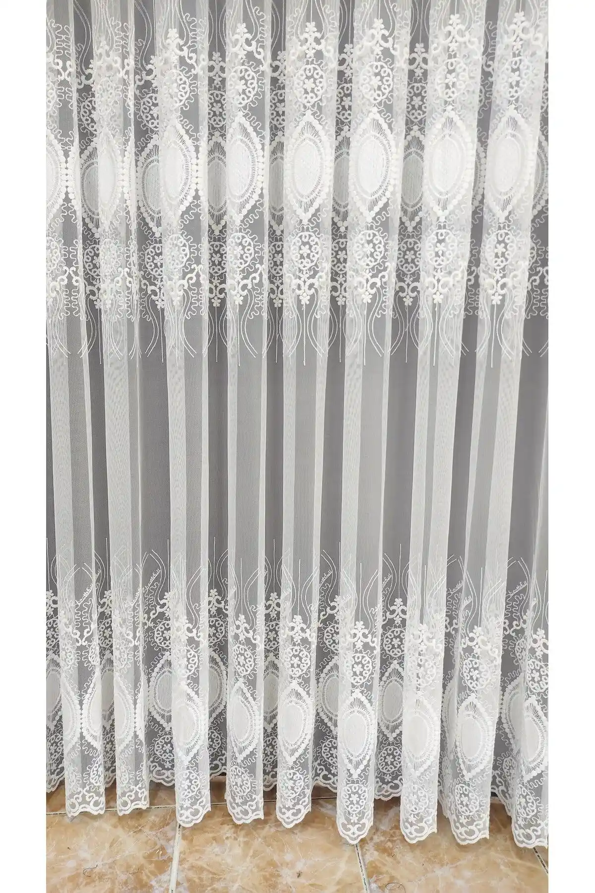 Mexess Nakişli Desenli Tül Perdeler ve Taç Issa Tekstil Brode Tül Karşılaştırması