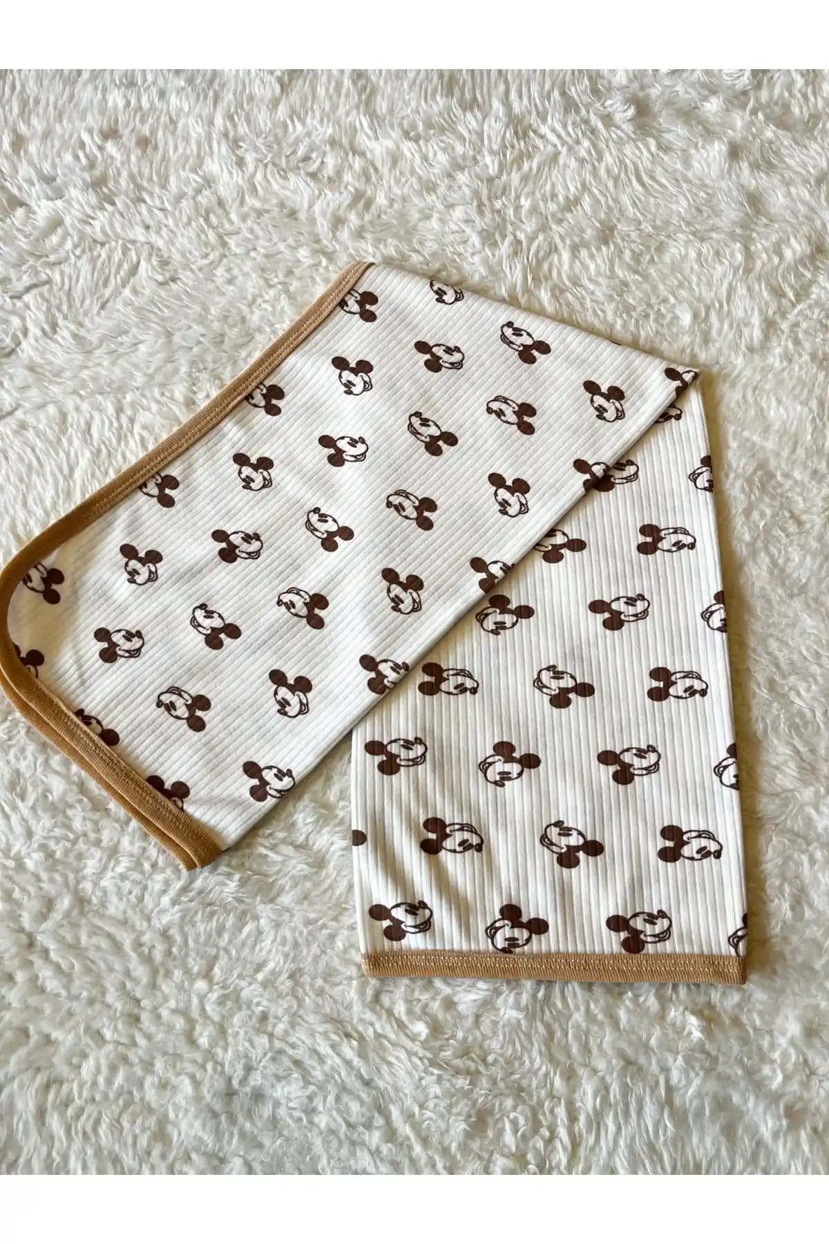 Mickey Mouse ve Golden Spring Bebek Battaniyesi Karşılaştırması: Özellikleri ve Kullanıcı Yorumları