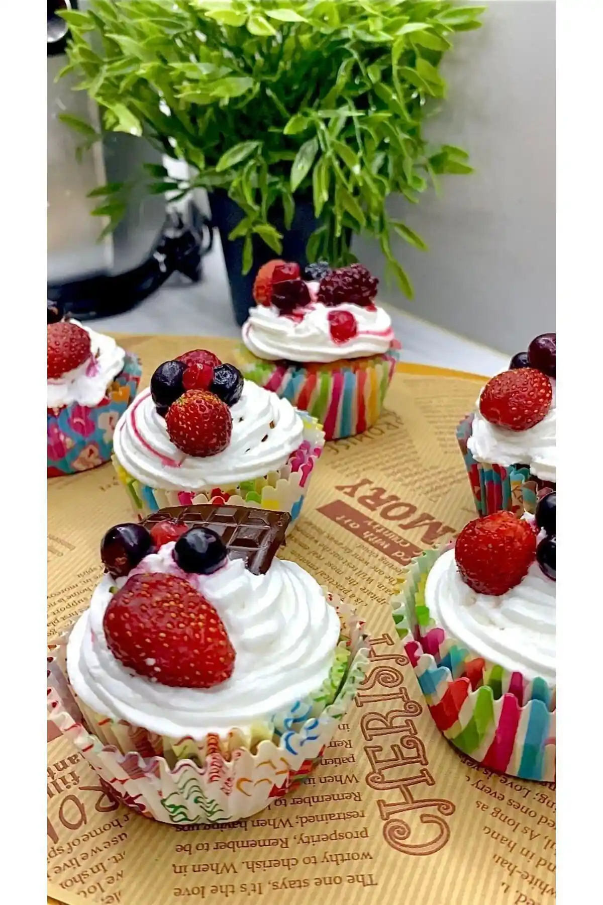 Mimoza Park Renkli Muffin Kalıpları Karşılaştırması 200 ve 300 Adet seçenekler