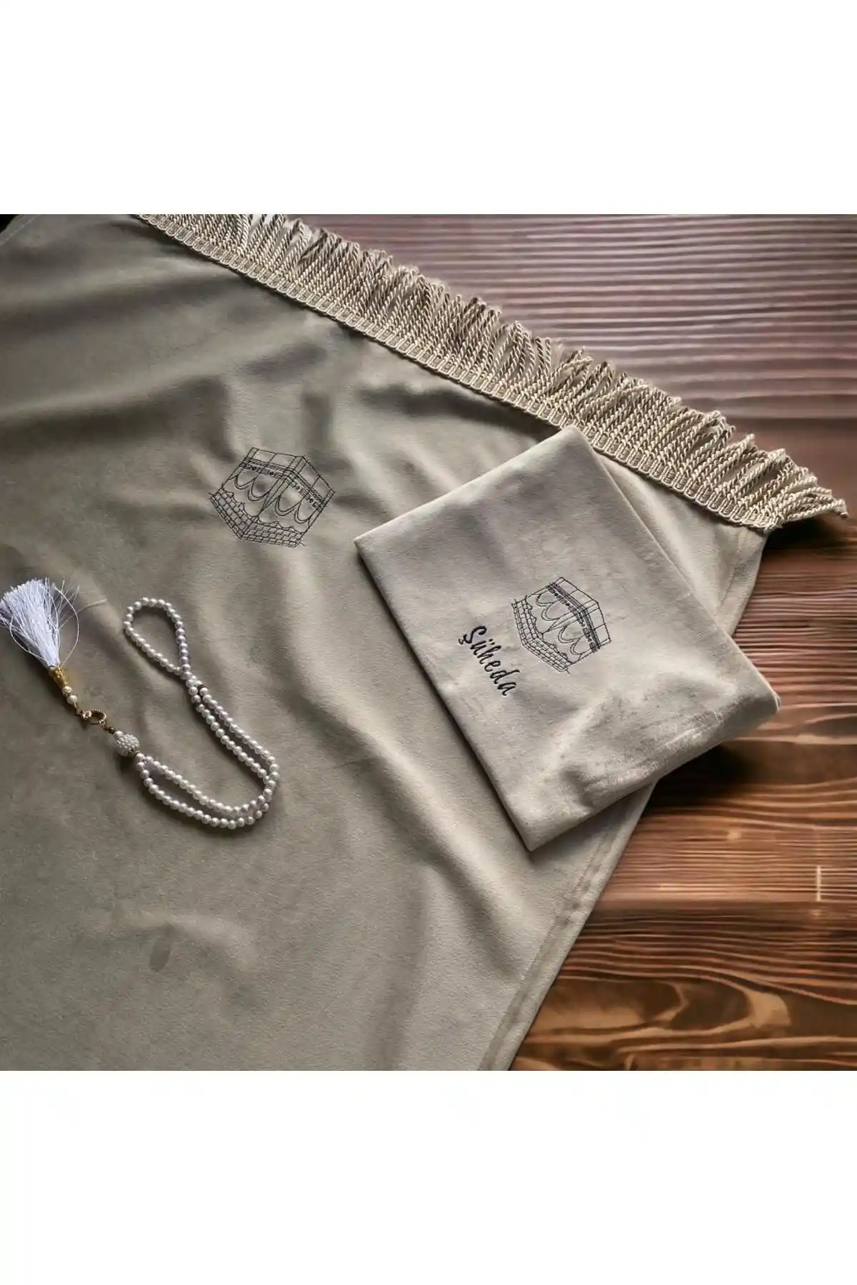 Miracle Gifts Kadife Seccade: Şık ve Konforlu Namaz İçin Modern Tasarım