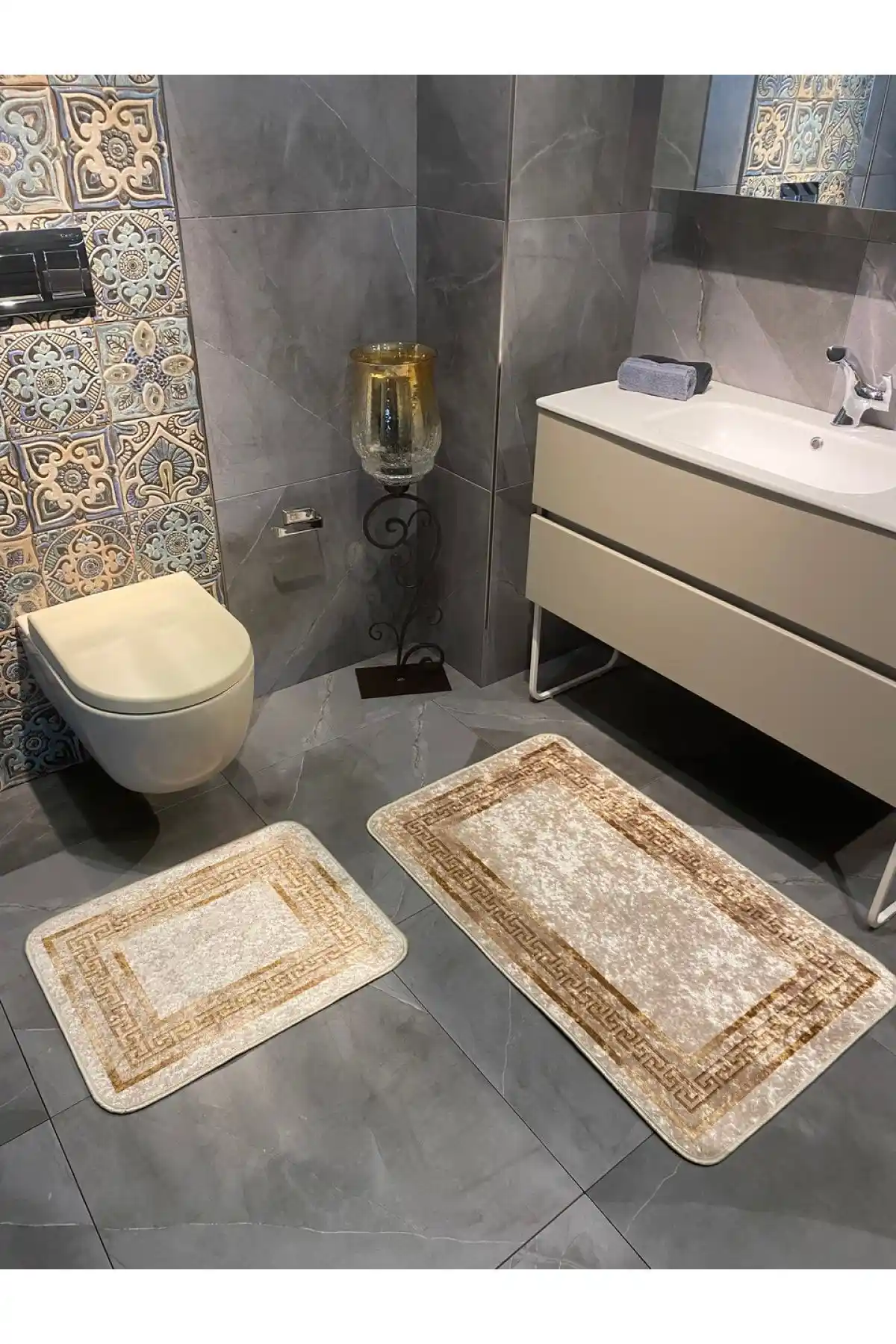 Modern Bej-Altın Renkli Kaymaz Tabanlı 2'li Banyo Paspas Takımı Estetik ve Kullanışlılık