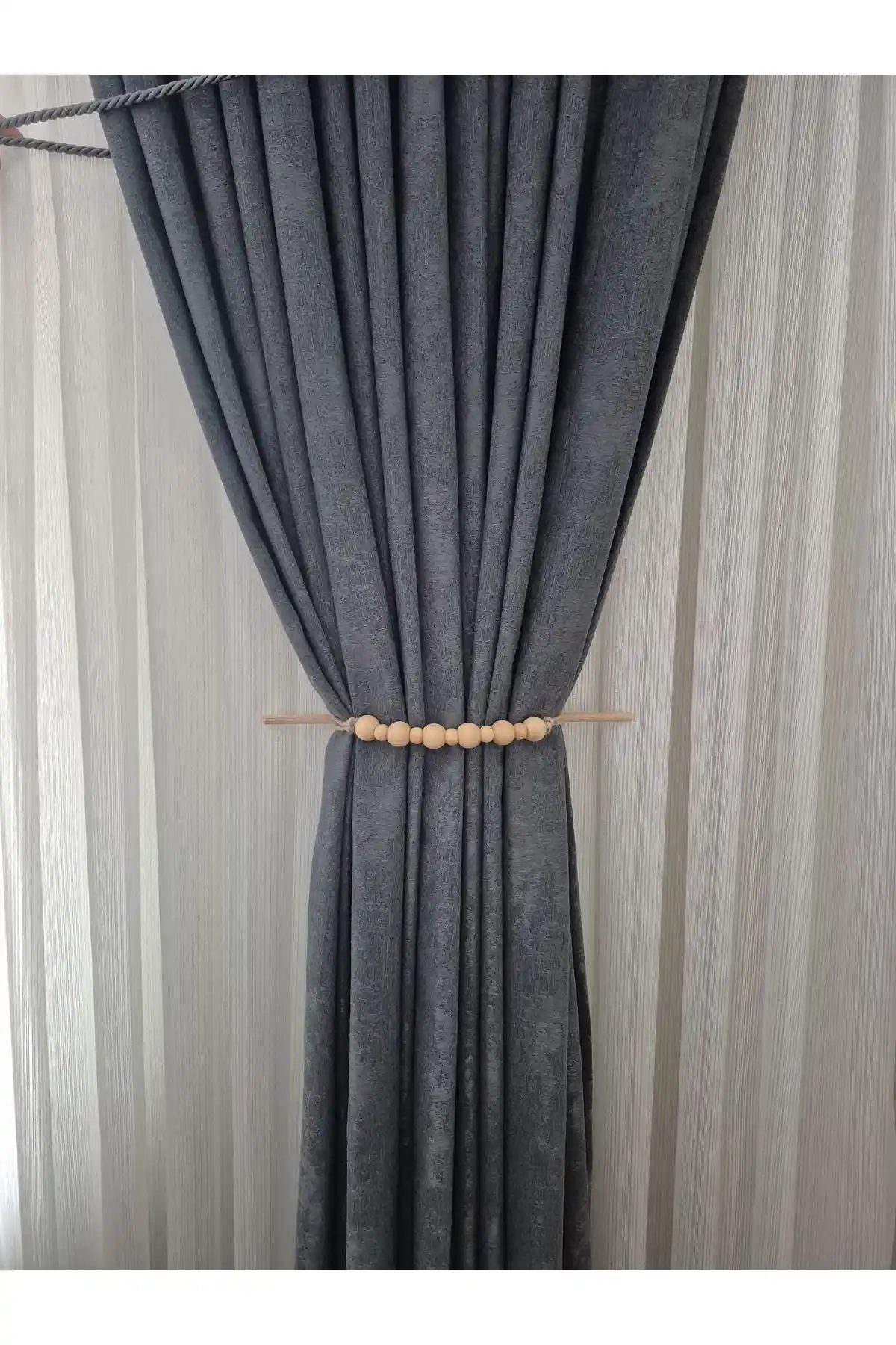 Modern Bohem Tarzında Ahşap Perde Tutucu: Estetik ve İşlevsellik Bir Arada