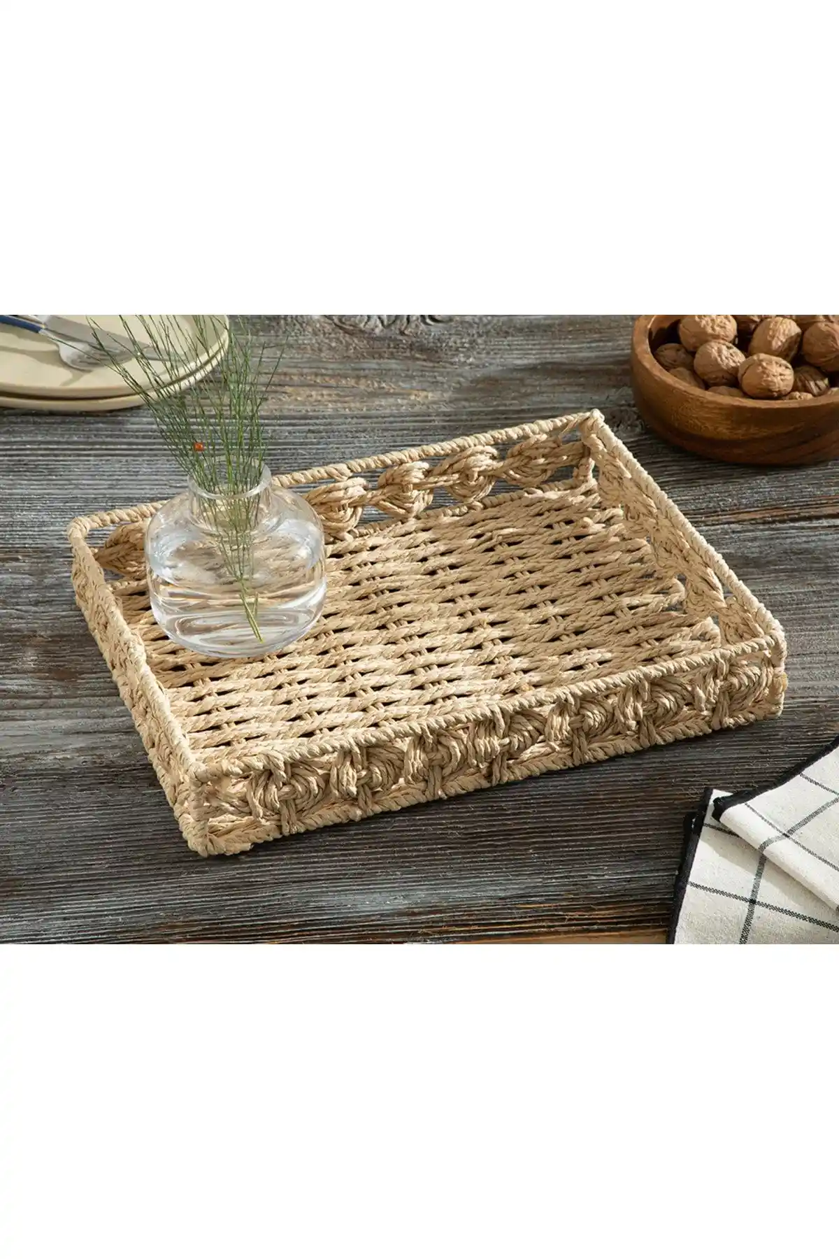 Modern Hasır Tepsi: Estetik ve Dayanıklı Servis ve İkram Aracı