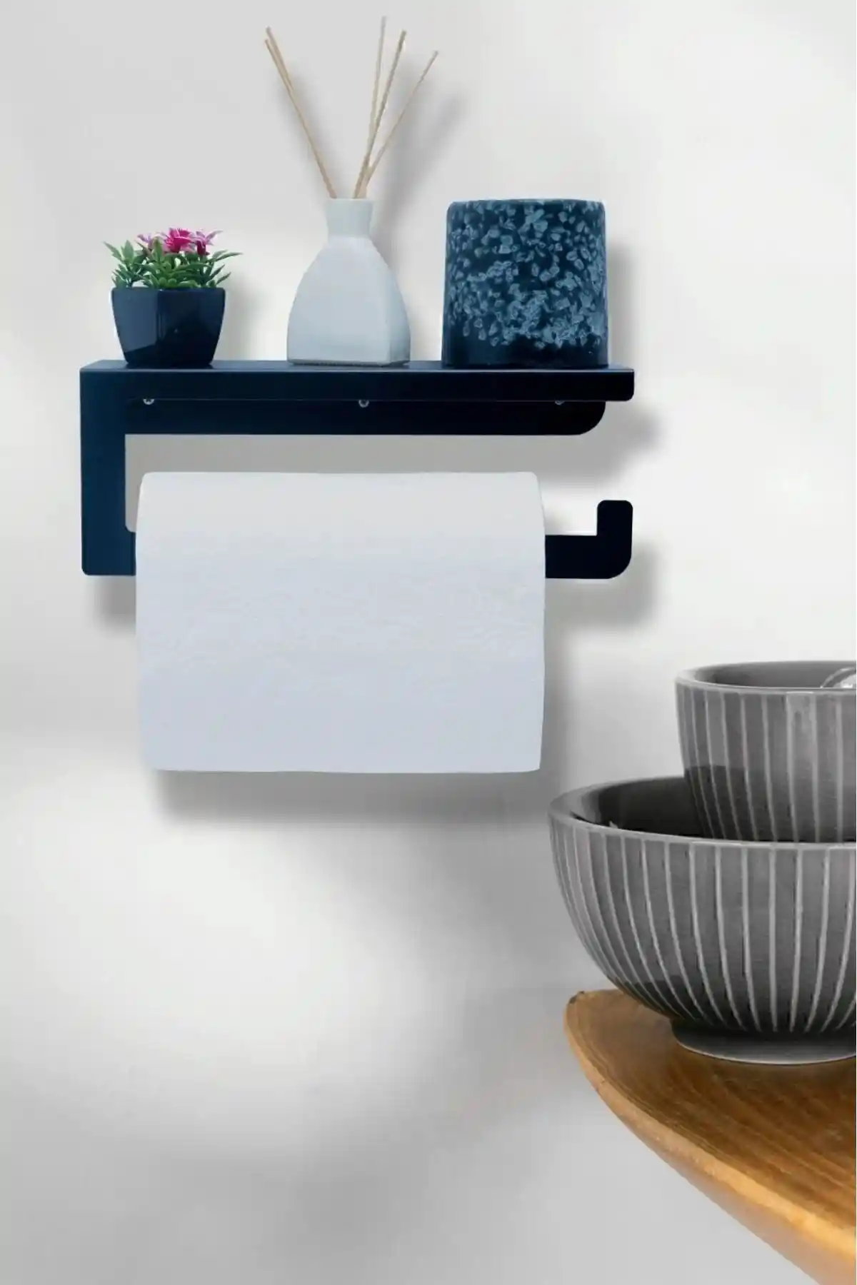 Modern Siyah Metal Banyo Aksesuarları Karşılaştırması: Havluluk ve Kağıt Rulo Ürünleri