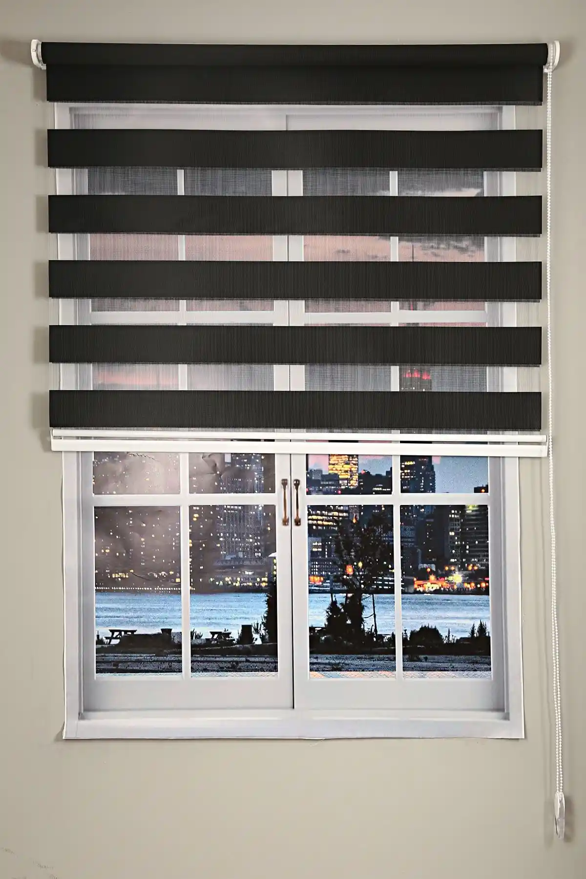 Modern Siyah Zebra Stor Perde Düz Tasarımı ve Fonksiyonel Özellikleriyle Dekorasyona Şıklık Katar