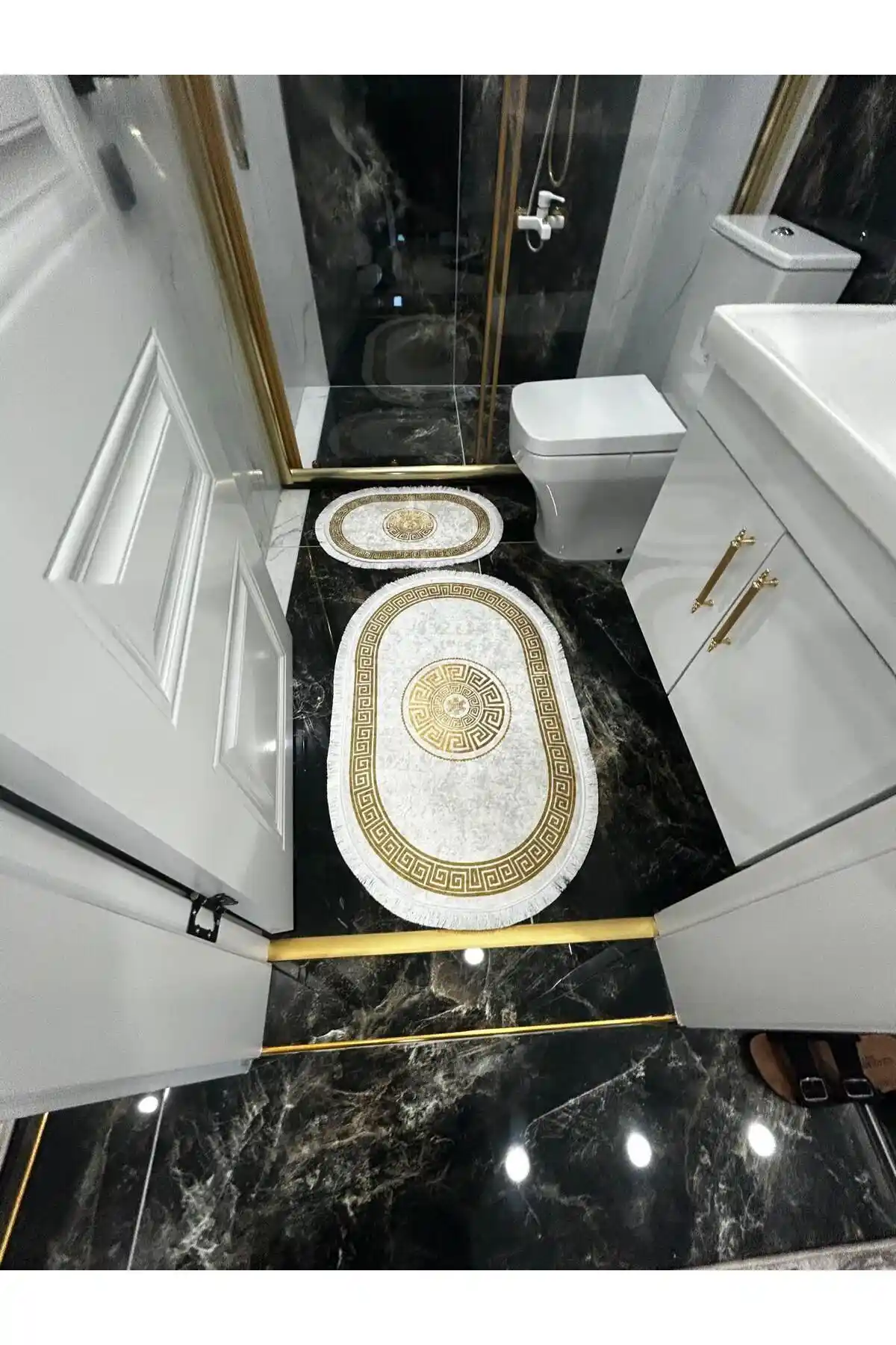 Modern ve Şık Banyo Dekorasyonu İçin Dayanıklı ve Güvenli Banyo Paspası