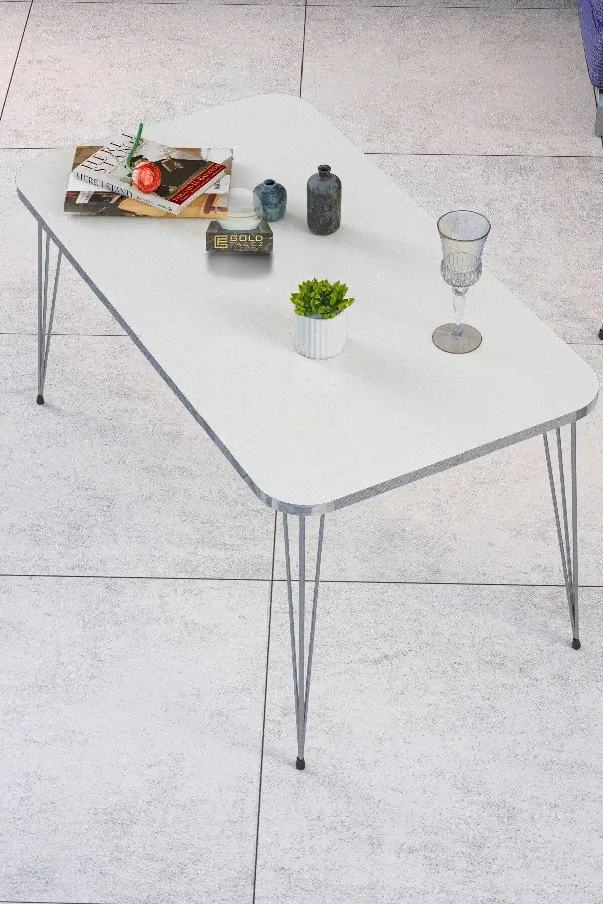 Modern ve Şık GOLDFALEZ Kare Orta Sehpa Beyaz ve Gümüş Detaylar ile Dekorasyonunuzu Tamamlar