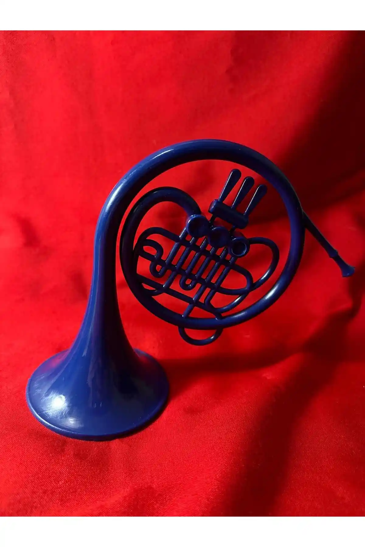 Modern ve Şık Mavi Fransız Kornosu Ev ve Ofis Dekorasyonu İçin Uygun