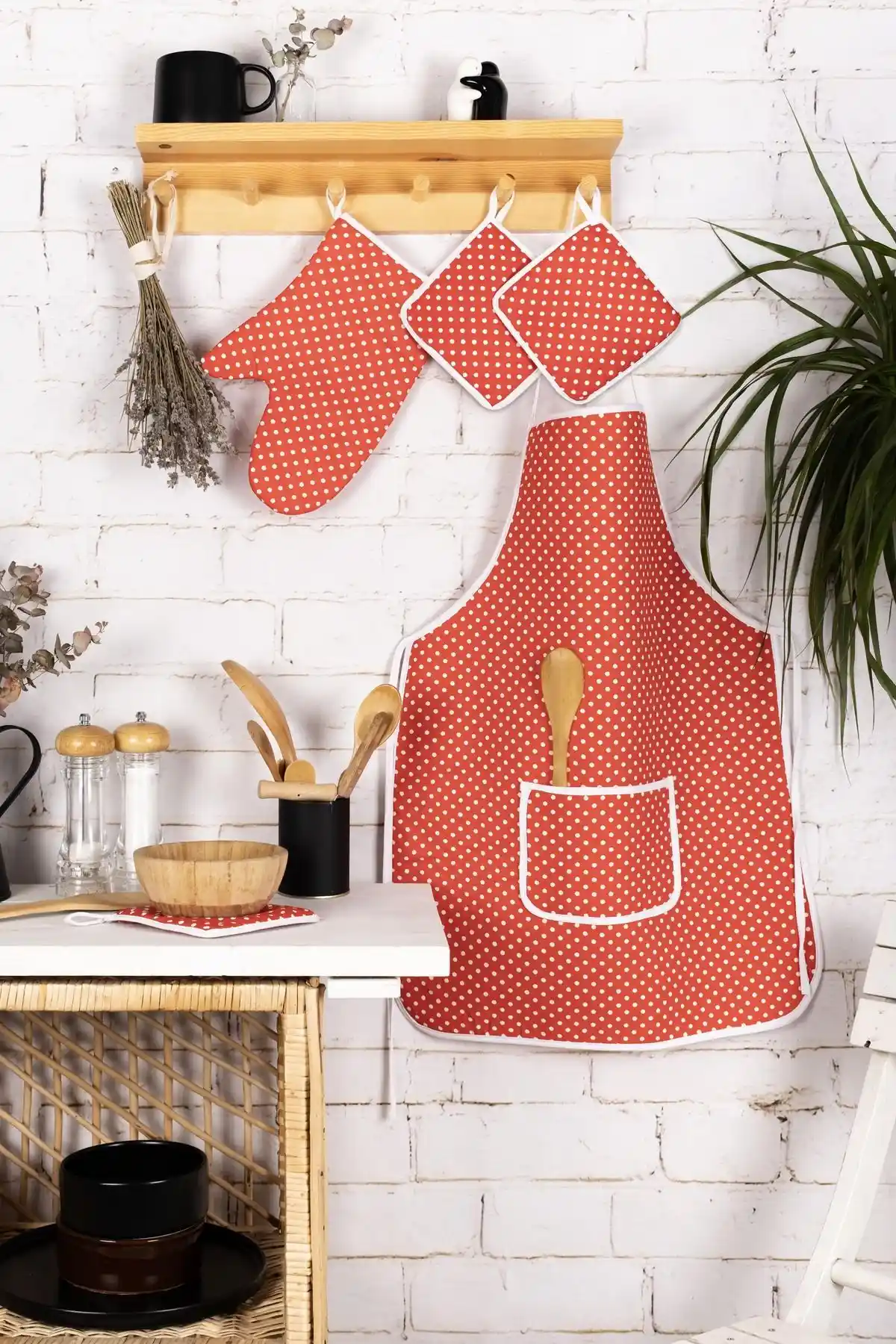 Morlay 4’lü Mutfak Çeyiz Seti: Şık ve Dayanıklı Aksesuarlarla Mutfak Dekorasyonunuzu Tamamlayın