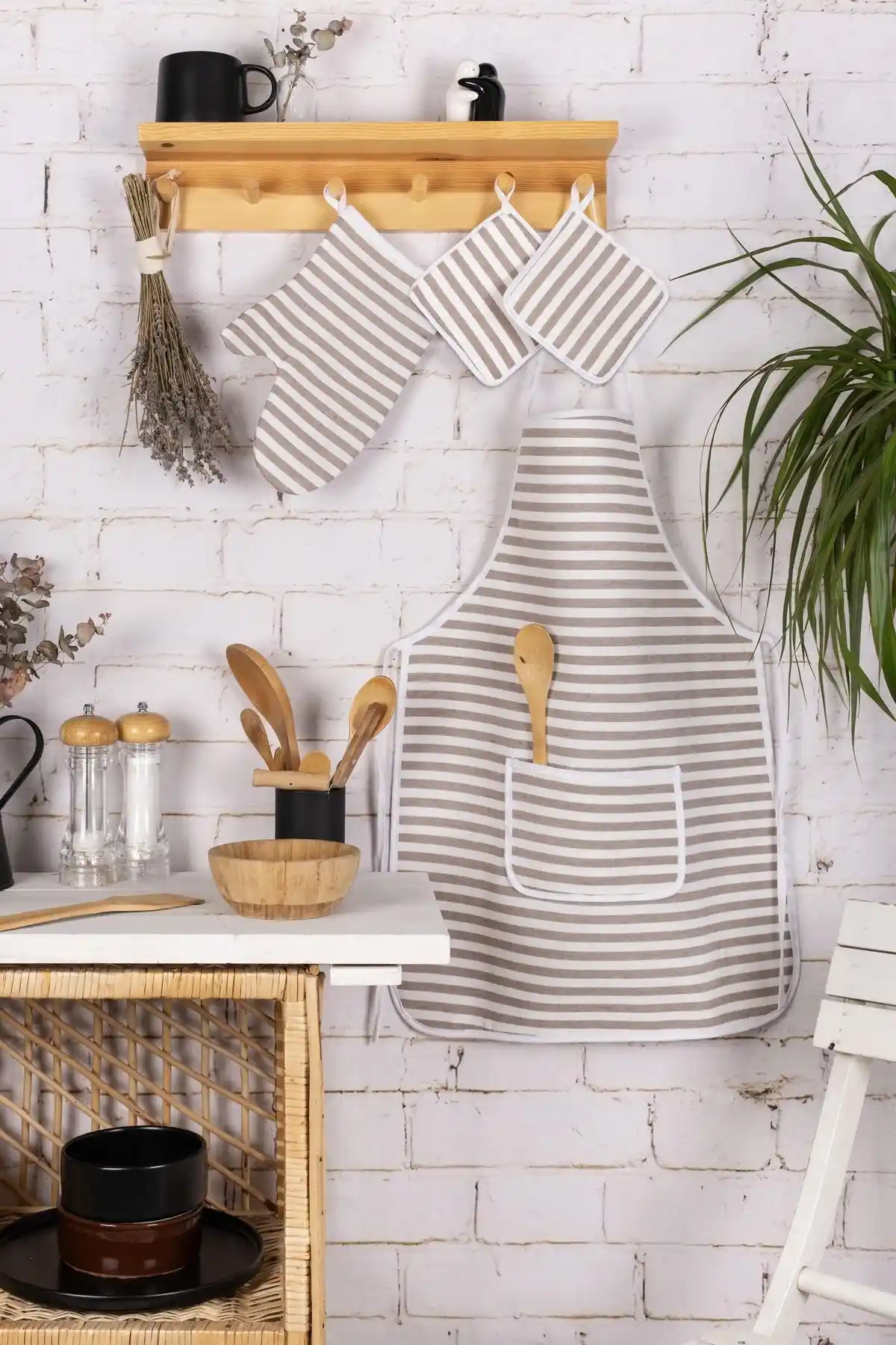 Morlay 4’lü Mutfak Çeyiz Seti: Şıklık ve Fonksiyonelliğin Bir Arada Sunumu