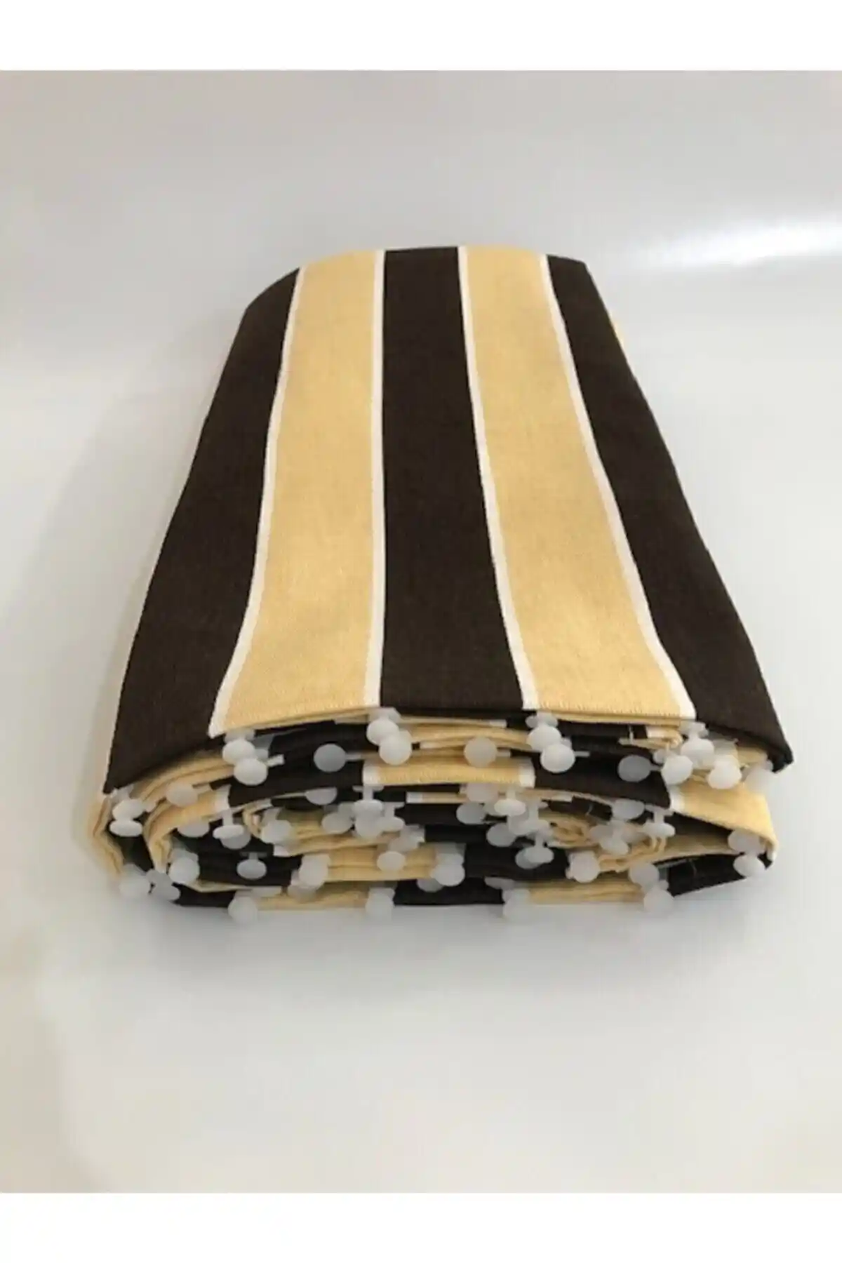 Morpi Birinci Sınıf Balkon Perdesi: Modern ve Dayanıklı Kornişli Perde Çözümü