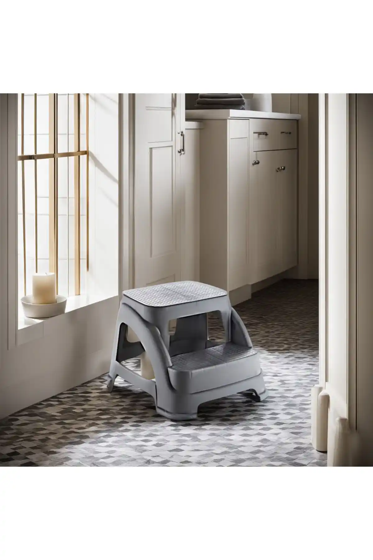 Mutfak Köşesi Merdivo ve Prima Nova Cappadocia Banyo Taburesi Karşılaştırması