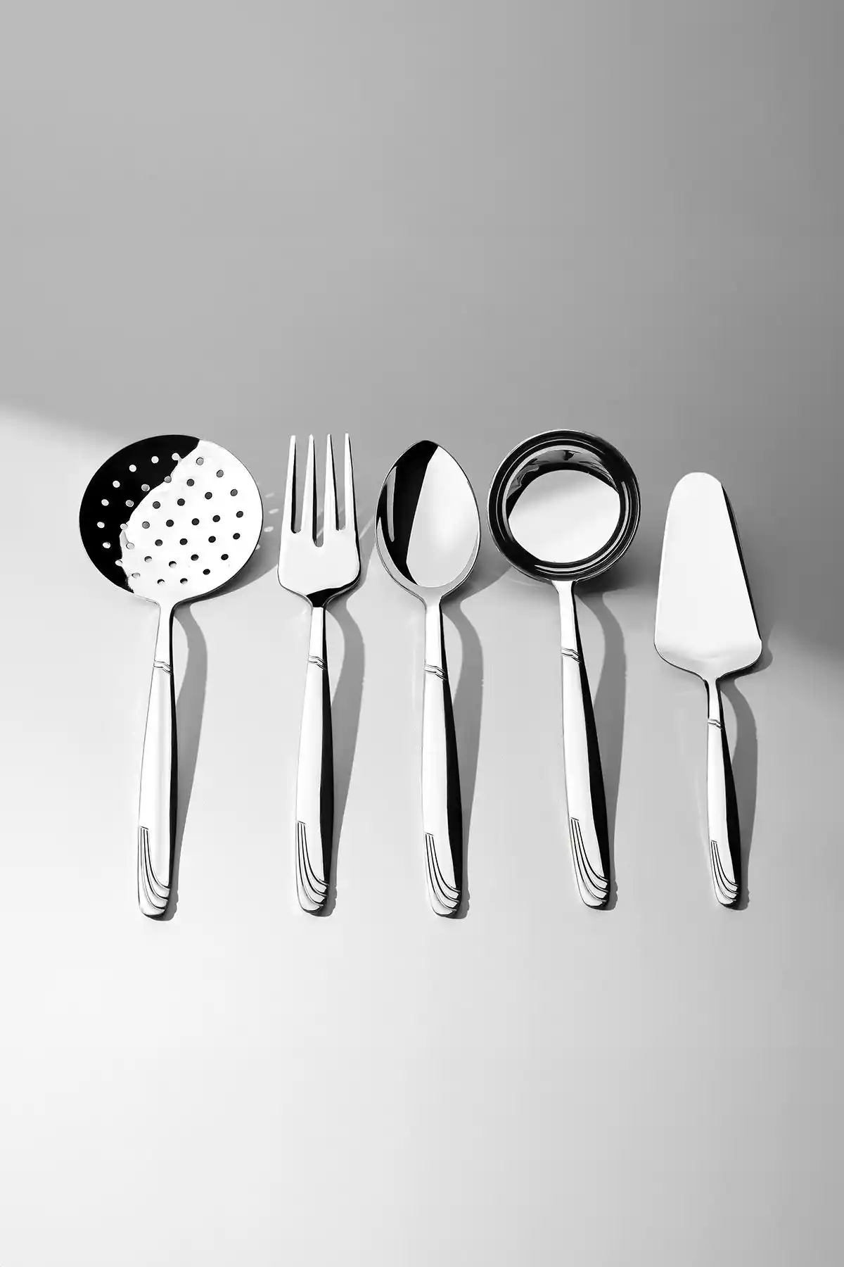 Nehir Lizbon Sade 5 Parça Paslanmaz Çelik Servis Takımı Modern ve Şık Tasarımıyla Ev ve Restoranlar İçin