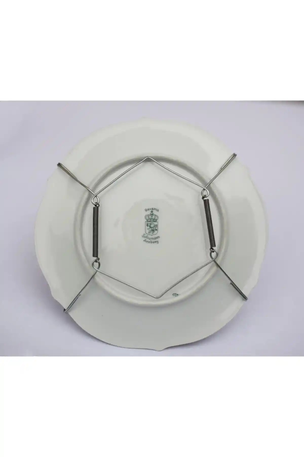 Nehirtabakaskı Tabak Askı Aparatı: Modern ve Şık Duvar Dekorasyonu Çözümü