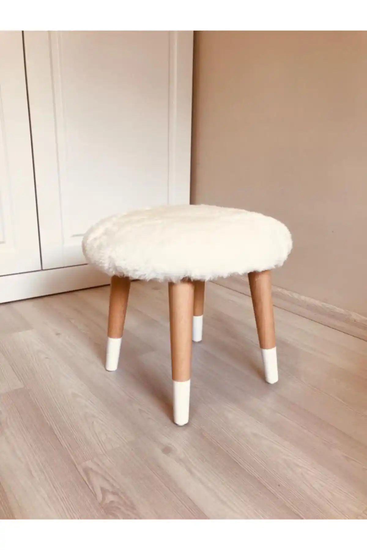 NETA KIDS Beyaz Peluş Çocuk Odası Taburesi Modern ve Dayanıklı Tasarım