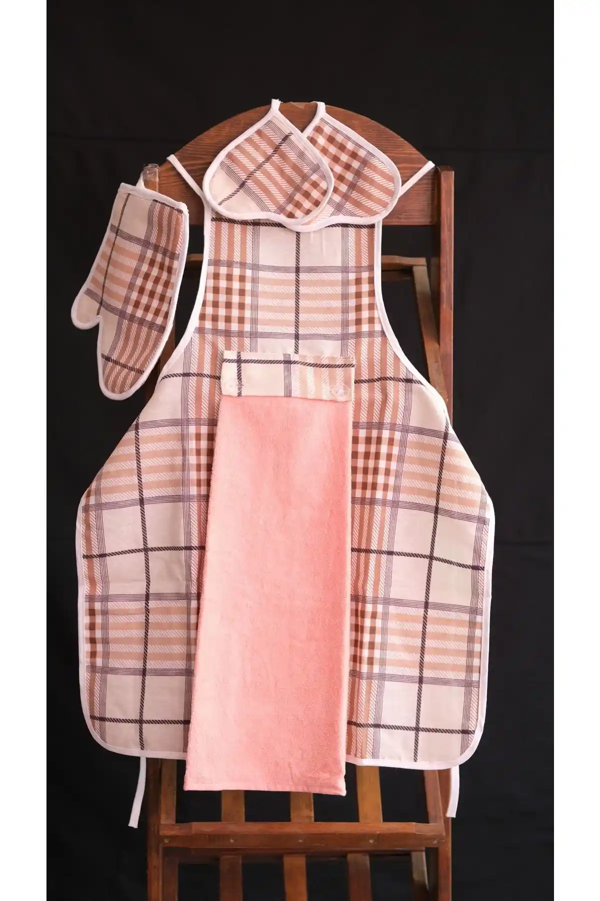 NUR TEKSTİL Havlulu Mutfak Önlüğü Seti: Şıklık ve İşlevselliği Bir Arada Sunar