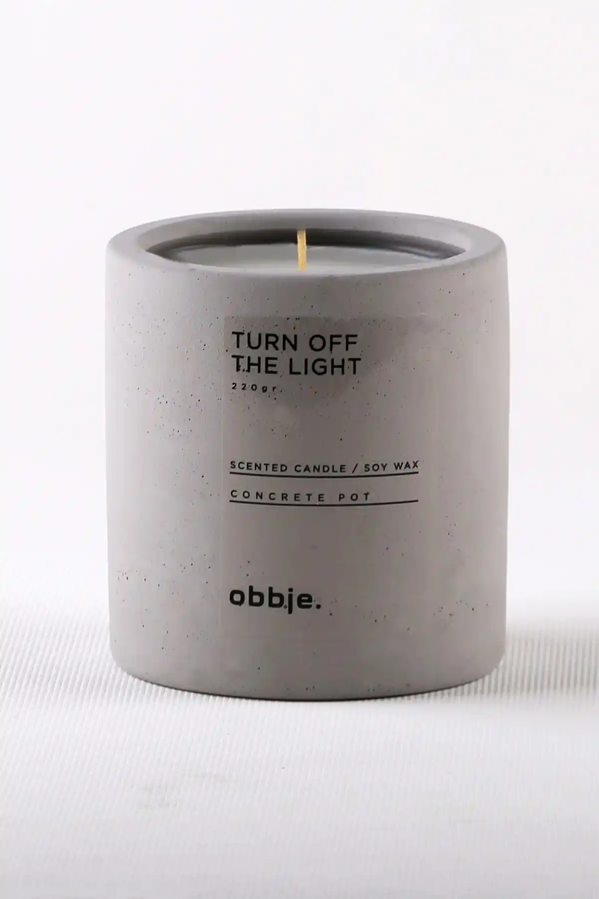 OBBJE Kakao ve Krema Kokulu Dekoratif Mum: Şık ve Uzun Süreli Kullanım İçin Modern Tasarım