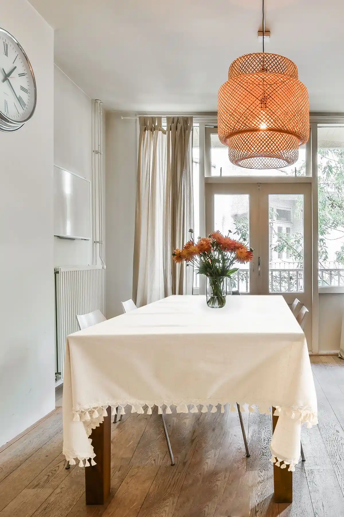 Organik Ham Keten Krem Ponponlu Masa Örtüsü: Doğal ve Şık Tasarım