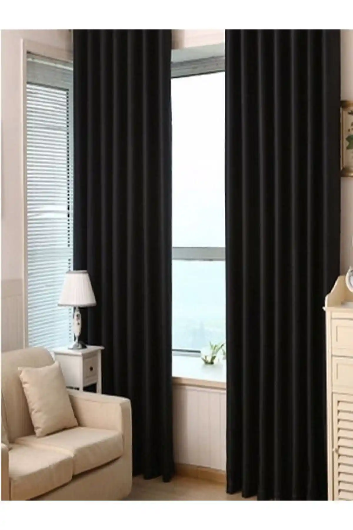 Özdemirhome Siyah Karartma Güneşlik Perde: Modern ve İşlevsel Tasarım Özellikleri