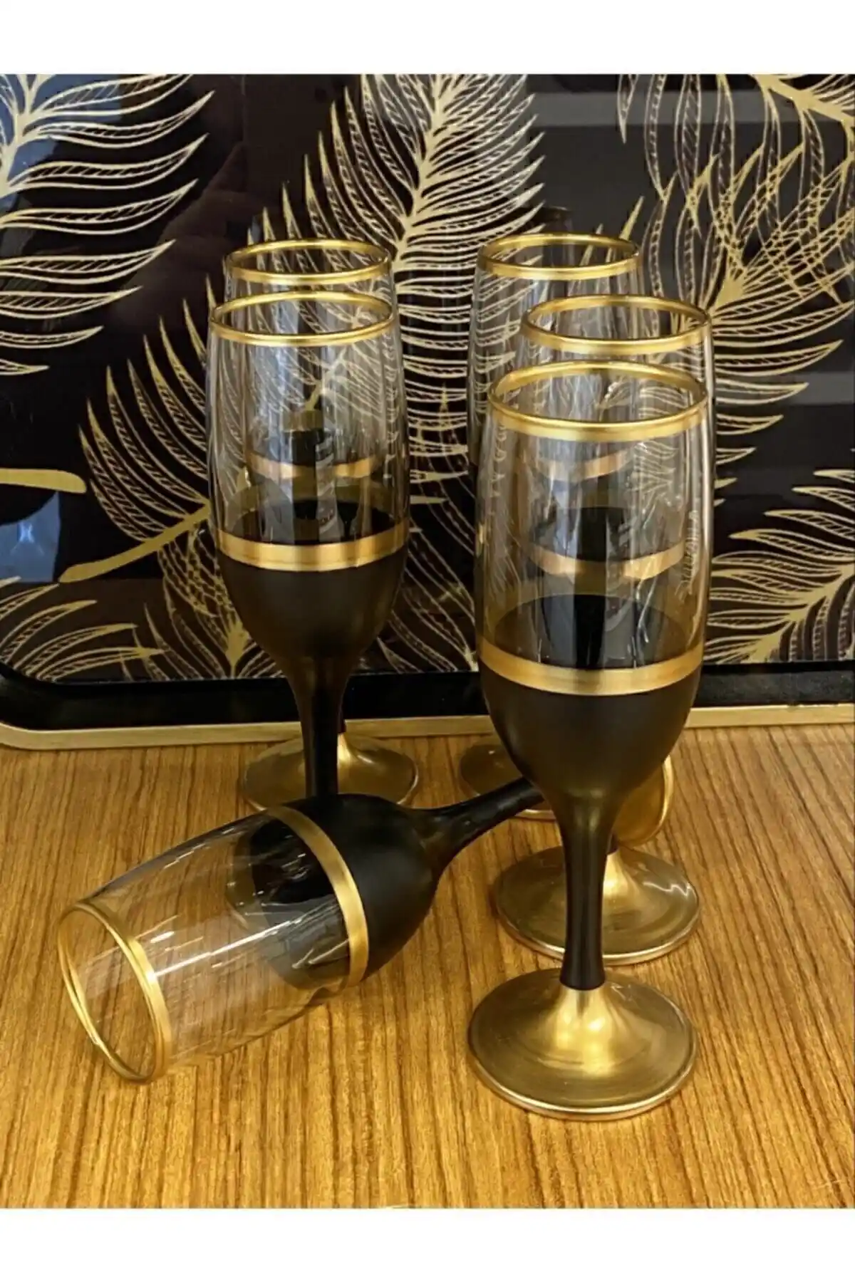 Paşabahçe Bistro Siyah Gold Kahve Yanı Su Bardağı Estetik ve Fonksiyonellik Sunar