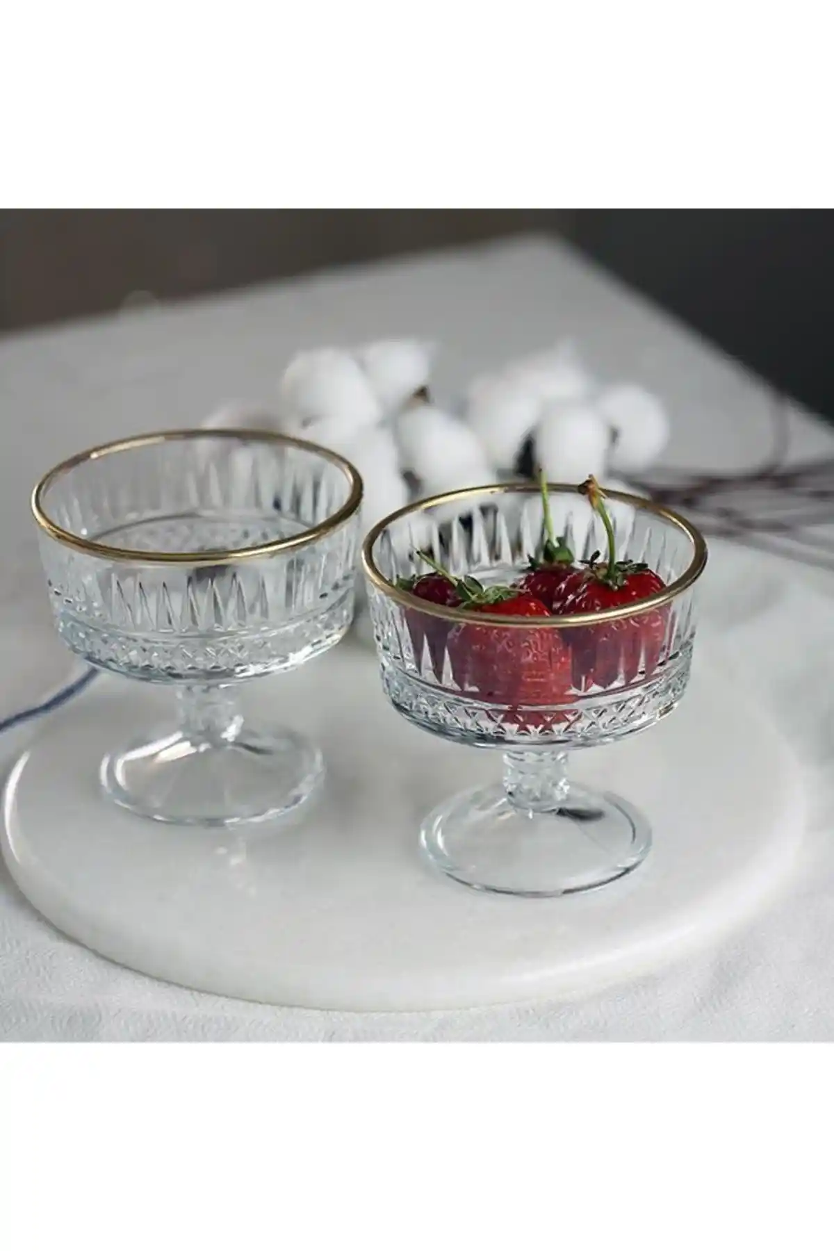 Paşabahçe Elysia 6'lı Altın Ayaklı Dondurma Sunumlukları: Şıklık ve Fonksiyonellik