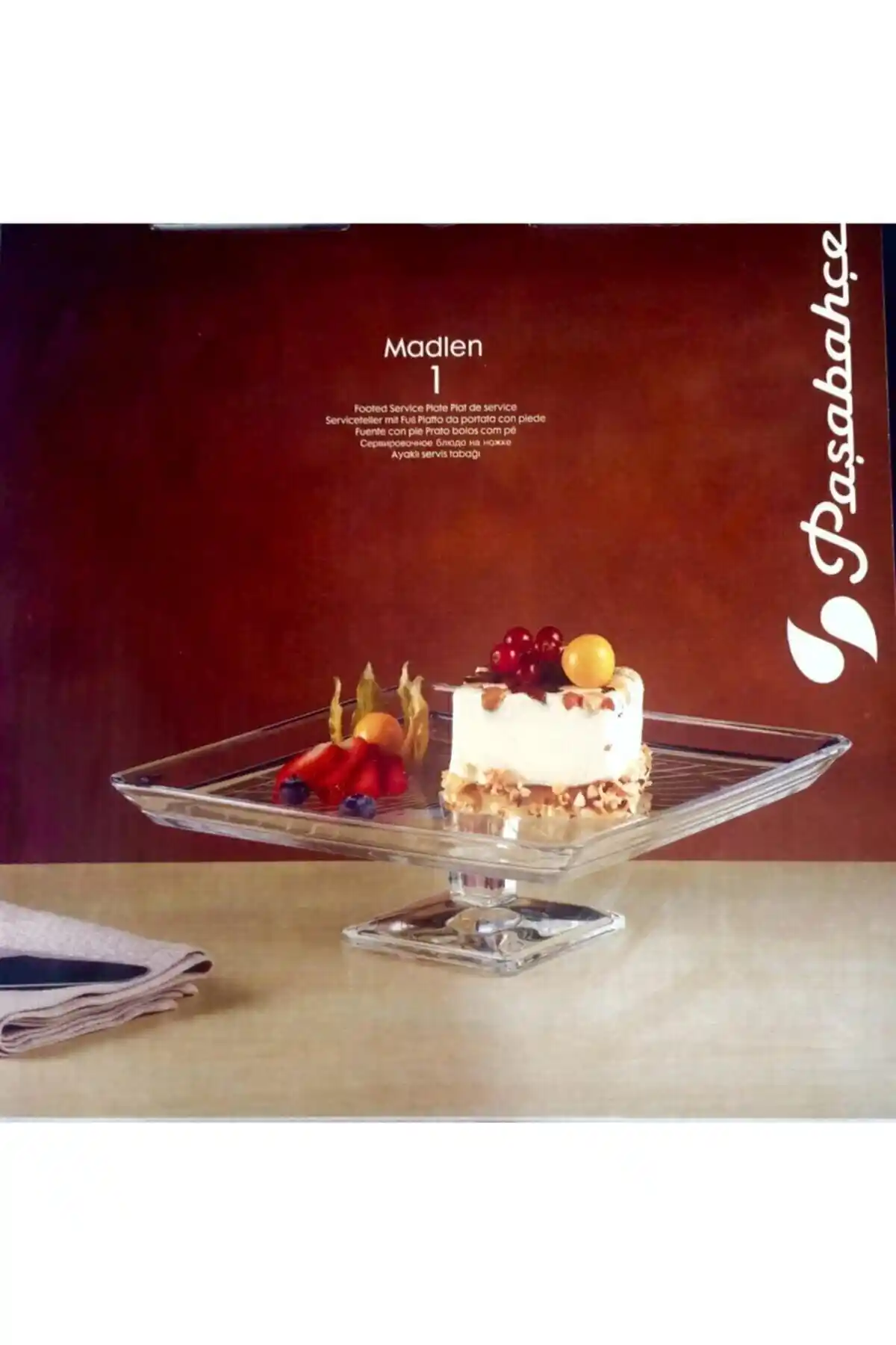 Paşabahçe Madlen Kare Ayaklı Servis Tabağı: Modern ve Şık Sunumlar İçin Ideal Ürün