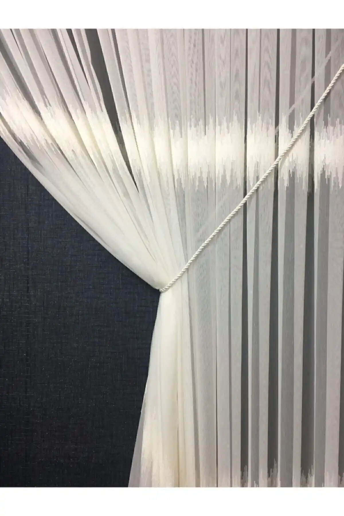 Perde Bağlama Aparatları Karşılaştırması: Estetik ve İşlevsellik Analizi