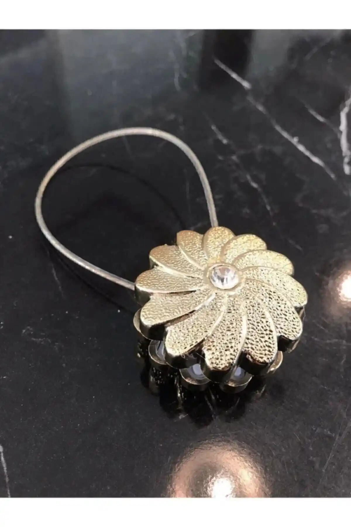 Perde Mandalı Tokası: Modern ve Dayanıklı Altın Renk Tasarım Perde Aksesuarı