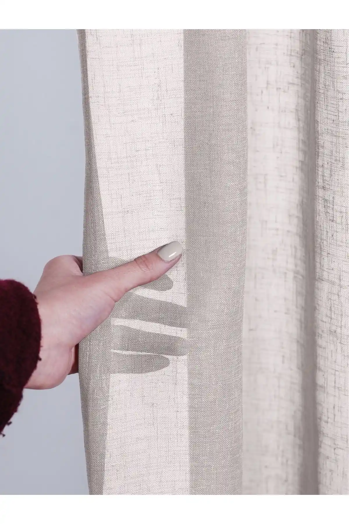 Perde Seçiminde Karşılaştırma: FAVOLLİ Krem Renk Keten Görünümlü ve Perle Home Ada Fon Perde