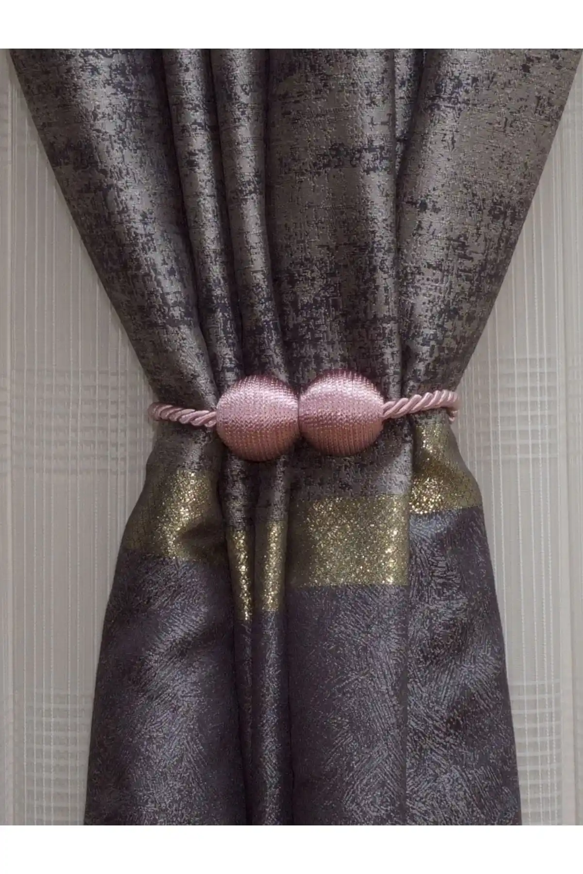 Perde Toplama Aksesuarları Karşılaştırması: Magnis Mıknatıslı ve Perdemhome Ürünleri